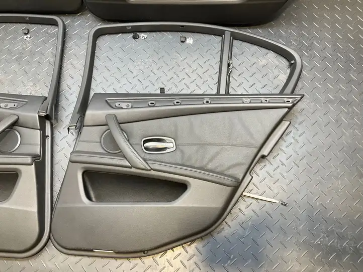 BMW 5 E60 E61 (2004 - 2010) Обшивка задней двери — фото 31