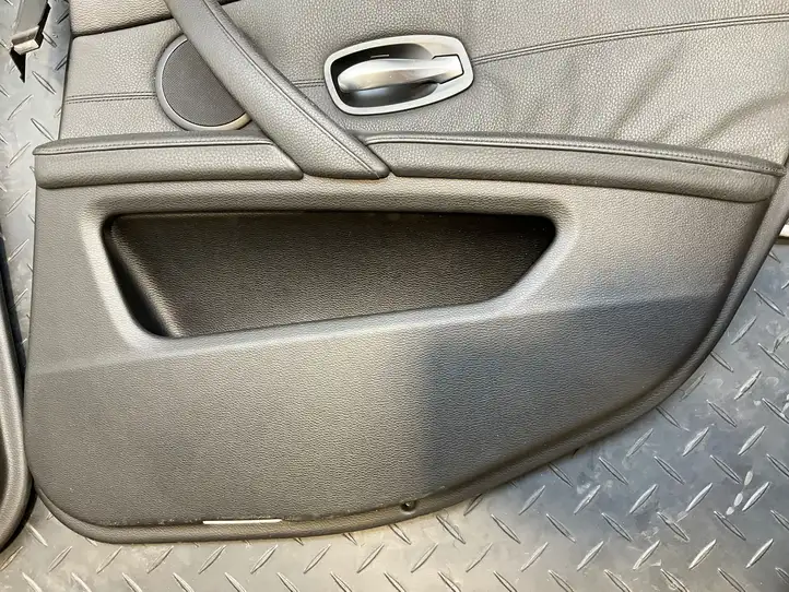 BMW 5 E60 E61 (2004 - 2010) Обшивка задней двери — фото 35