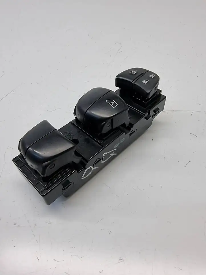 Nissan Qashqai (2013 - 2017) Кнопка стеклоподъемников — фото 3