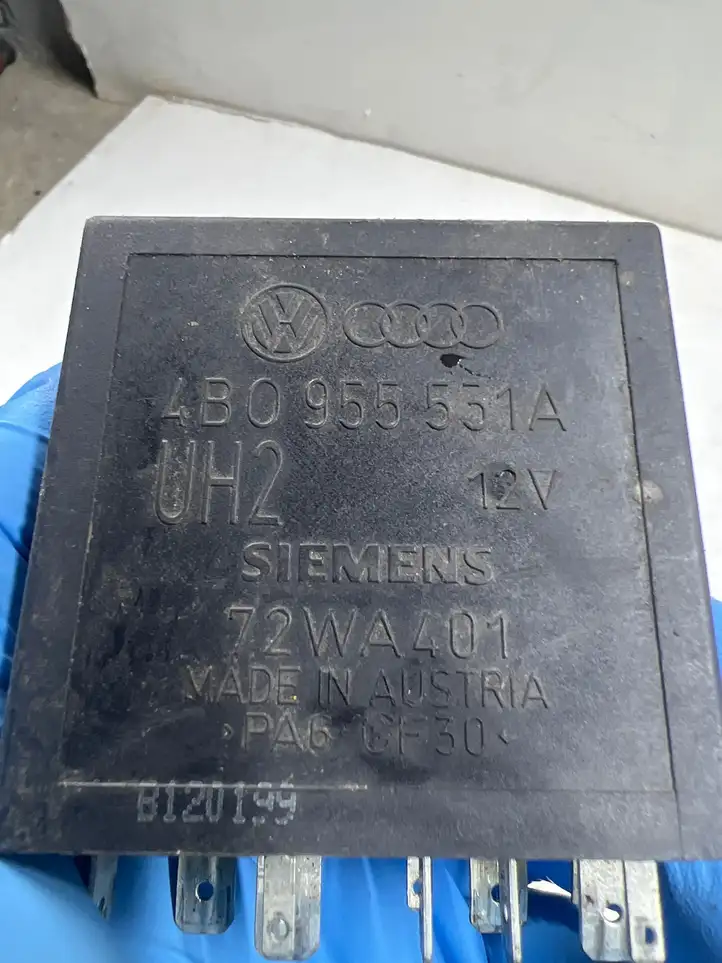 Volkswagen PASSAT B5.5 (2001 - 2005) 4B0955531A Реле стеклоочистителей — фото 3