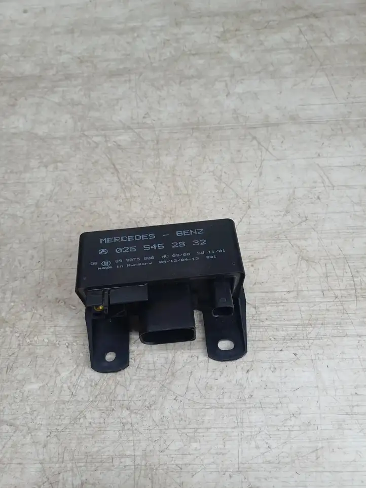 Mercedes-Benz Vaneo W414 (2001 - 2005) 0255452832 Реле накала свечей — фото 1
