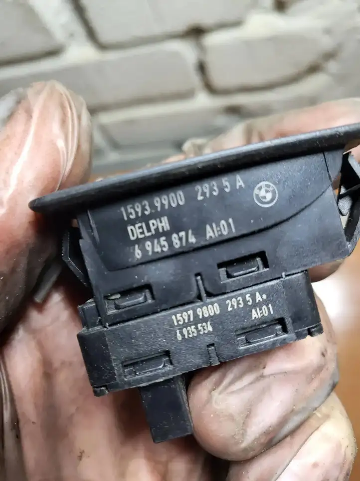 BMW 3 E90 E91 (2005 - 2012) 6945874 Кнопка стеклоподъемников — фото 3
