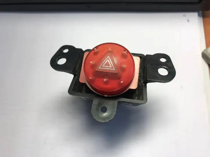 Nissan Almera (2000 - 2006) 06016 Включатель аварийных фонарей — фото 5