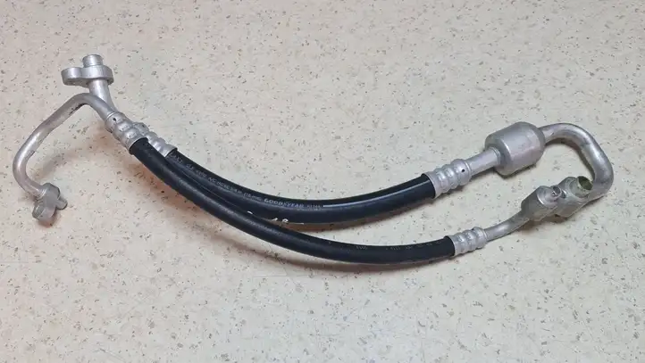 Opel Astra J (2009 - 2012) 13264929 Трубки и шланги кондиционера — фото 2