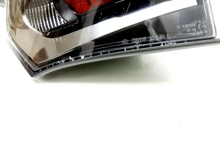 Lexus GS 250 300 350 300h 450h (2015 - 2020) Задний фонарь в кузове — фото 4