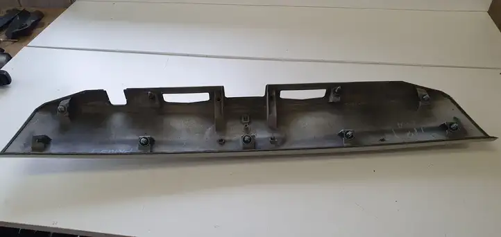 Toyota Prius+ (ZVW40) (2011 - 2018) Эмблема производителя — фото 5