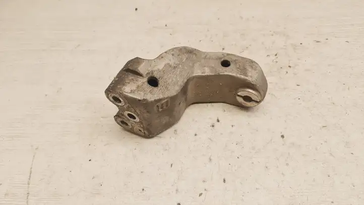 Volvo S40, V40 (2000 - 2004) 30611472 Кронштейн двигателя — фото 3