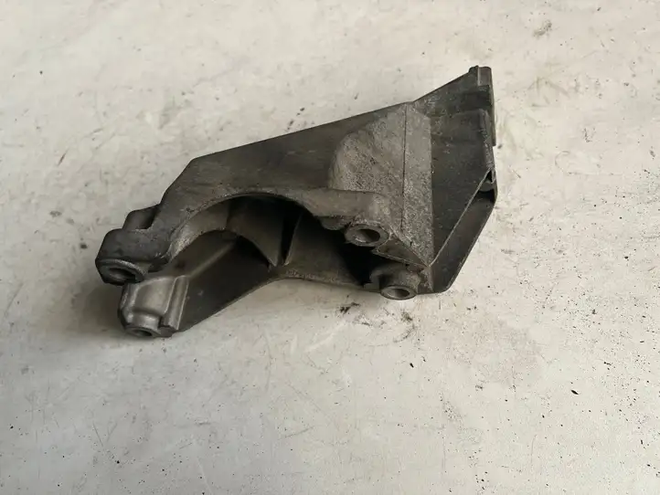 Audi A4 S4 B7 8E 8H (2004 - 2009) 8E0199307A Кронштейн двигателя — фото 1