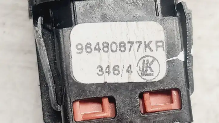 Citroen C4 (2004 - 2008) 96480877KR Включатель аварийных фонарей — фото 4