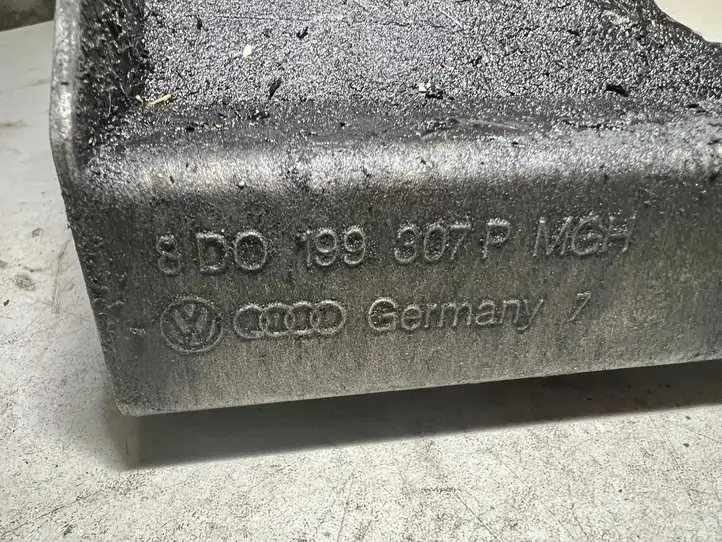 Skoda Superb B5 (3U) (2001 - 2008) 8D0199307P Кронштейн двигателя — фото 2