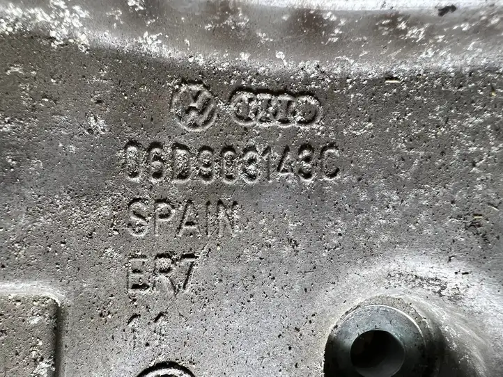 Audi A4 S4 B6 8E 8H (2000 - 2006) 06D903143C Кронштейн генератора — фото 2