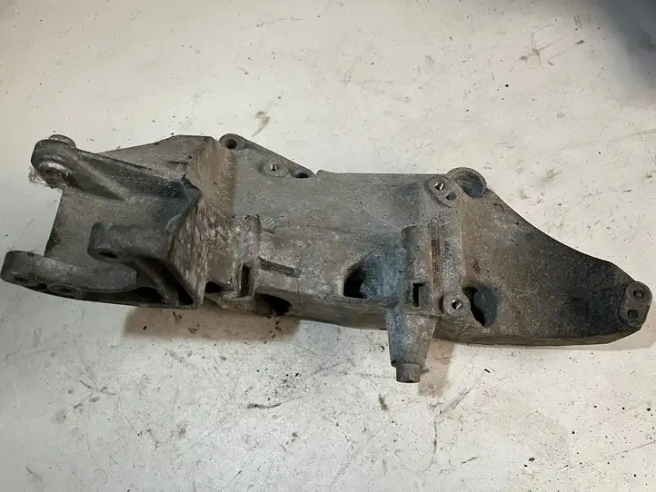 Renault Laguna II (2001 - 2005) 8200115762 Кронштейн генератора — фото 3