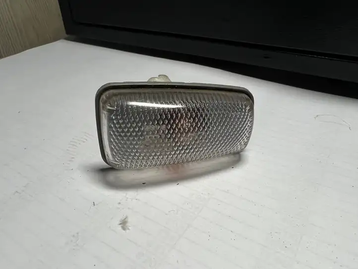 Peugeot 406 (1999 - 2006) Поворотный фонарь крыла — фото 1