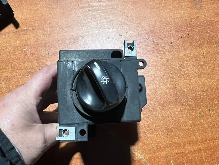 Mercedes-Benz A W168 (1997 - 2004) 1685450704 Включатель фонарей — фото 1