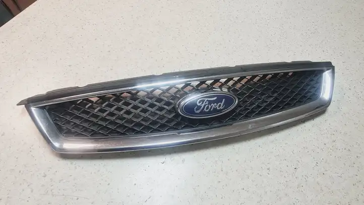 Ford Focus (2005 - 2008) 4M518138AE Верхняя решетка радиатора — фото 1