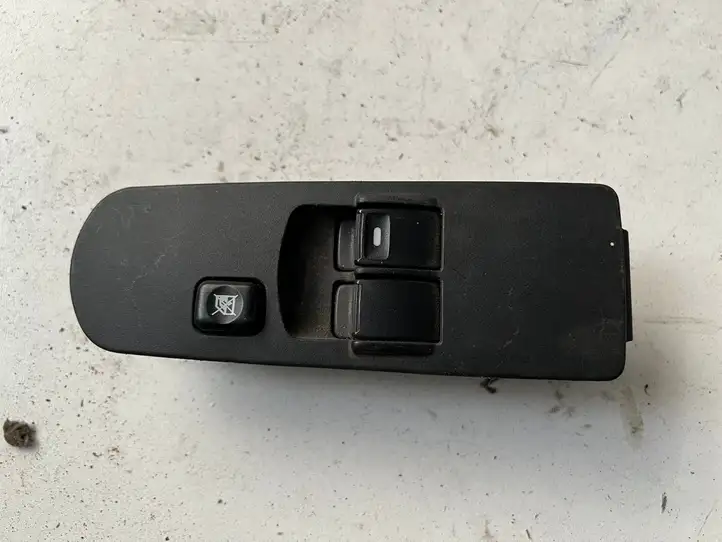 Mitsubishi Colt (2004 - 2008) 8608A075 Кнопка стеклоподъемников — фото 1