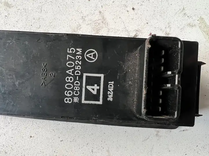Mitsubishi Colt (2004 - 2008) 8608A075 Кнопка стеклоподъемников — фото 2