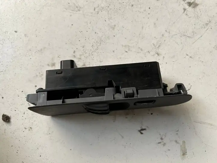 Mitsubishi Colt (2004 - 2008) 8608A075 Кнопка стеклоподъемников — фото 2