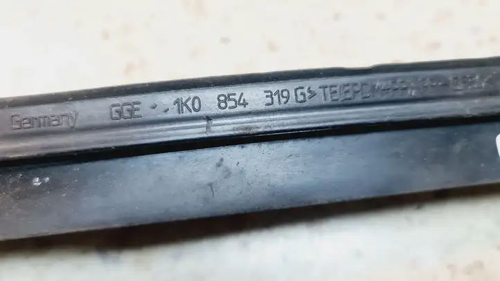 Volkswagen Golf V (2003 - 2009) 1K0854319G Накладка стоек лобового стекла — фото 3