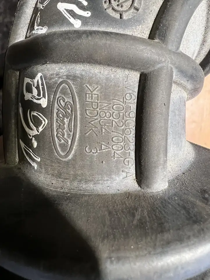 Ford Focus (2011 - 2015) AV619C623GA Трубка подачи воздуха — фото 3