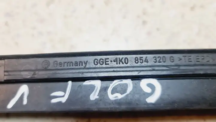 Volkswagen Golf V (2003 - 2009) 1K0854320G Накладка стоек лобового стекла — фото 3