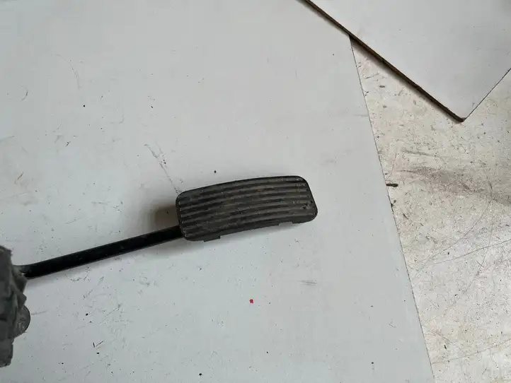 Opel Vectra C (2002 - 2005) 9186726 Педаль акселератора — фото 2
