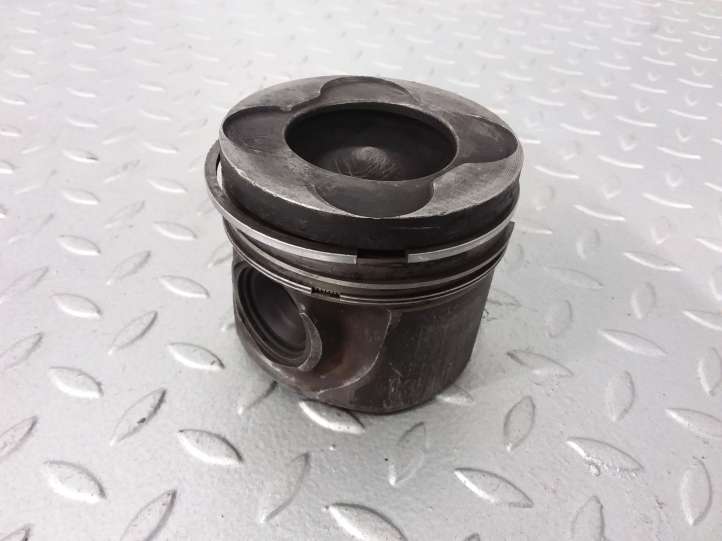 BMW X5 E70 (2006 - 2013)  84L107 Поршень (поршни)