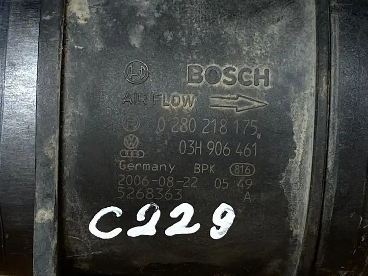 Volkswagen PASSAT CC (2008 - 2012) C229 Датчик массового расхода воздуха — фото 5