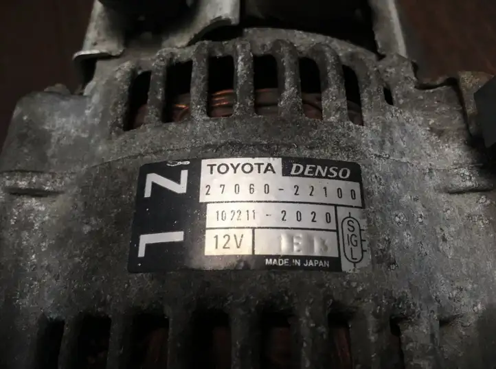 Toyota Corolla Verso E121 (2001 - 2004) Генератор — фото 3