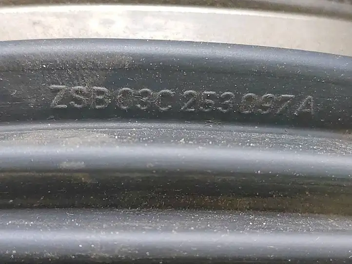 Volkswagen PASSAT B6 (2005 - 2010) 03C253813A Детали воздухозаборника — фото 6