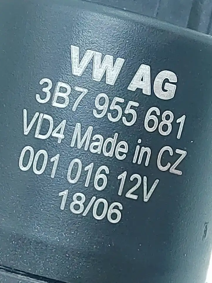 Volkswagen PASSAT B6 (2005 - 2010) 3B7955681 Насос омывателя фар — фото 6