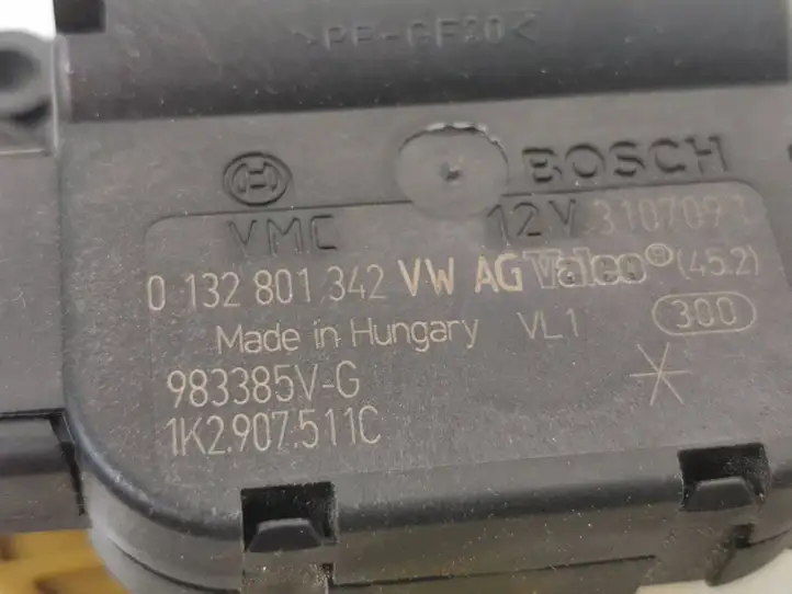 Volkswagen PASSAT B6 (2005 - 2010) 1K2907511C Двигатель задвижки потока воздуха — фото 2