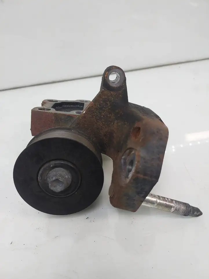 Toyota RAV 4 (XA30) (2006 - 2016) 1231526020 Кронштейн двигателя — фото 4