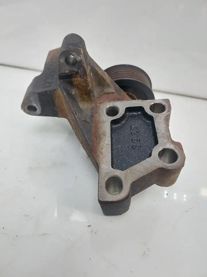 Toyota RAV 4 (XA30) (2006 - 2016) 1231526020 Кронштейн двигателя — фото 5