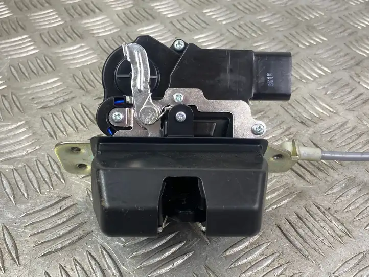Hyundai Grand Santa Fe NC (2015 - 2018) Замок крышки багажника — фото 4