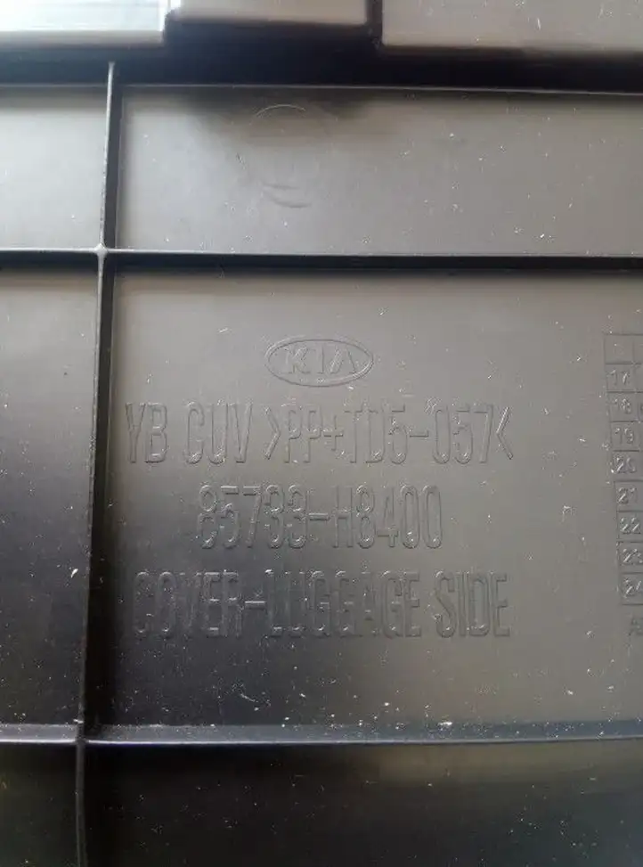 Kia Stonic (2017 - ) Боковая обшивка багажника — фото 2