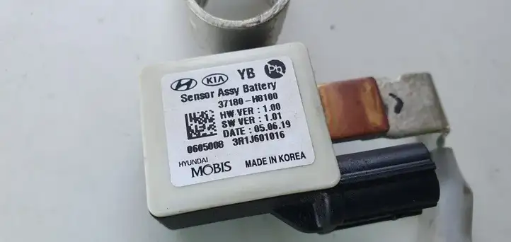 Kia Stonic (2017 - ) Минусовой провод аккумулятора — фото 3