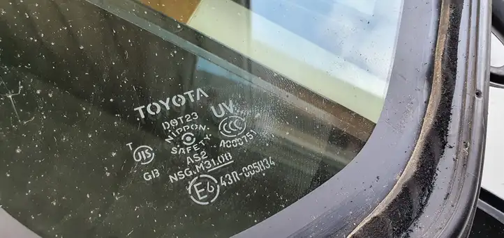 Toyota Prius (XW30) (2009 - 2015) Заднее боковое стекло — фото 5
