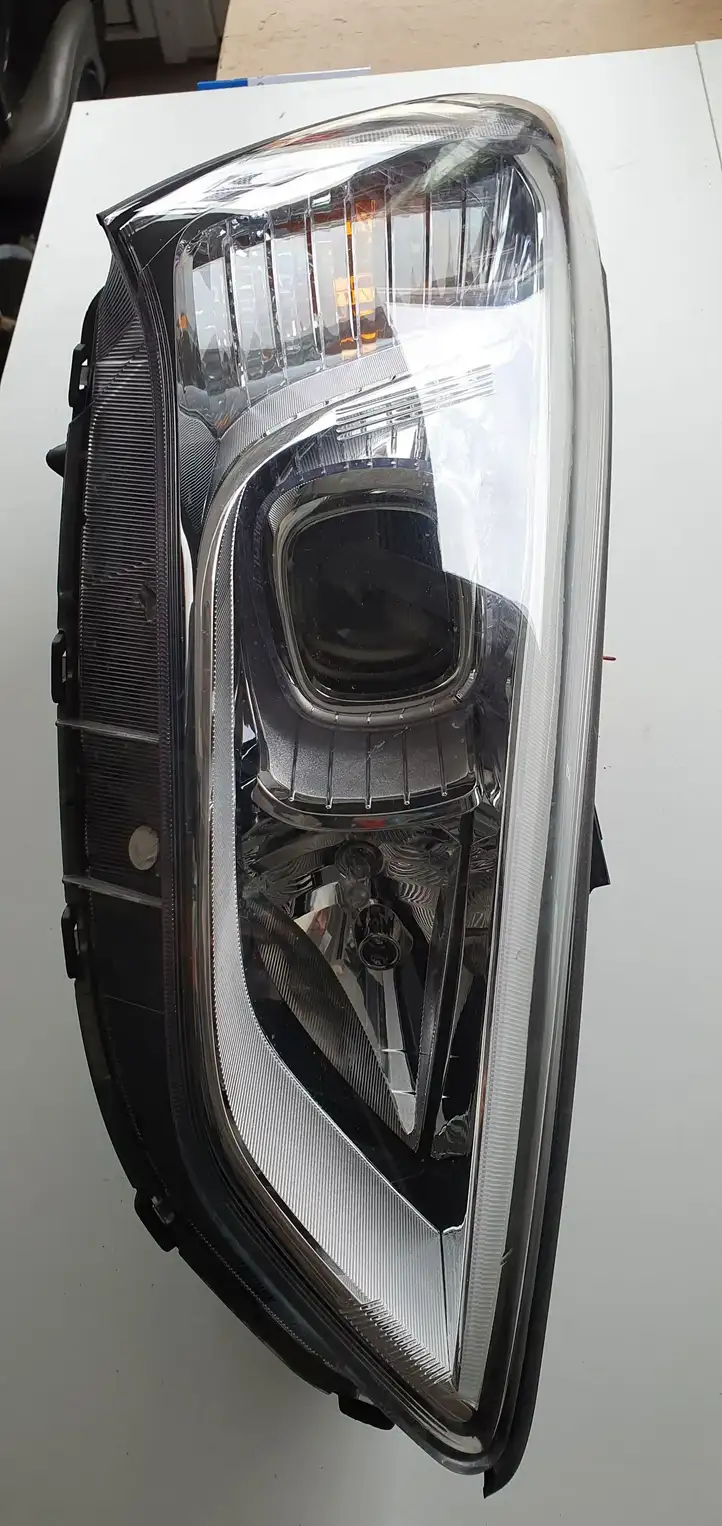 Hyundai Santa Fe (2012 - 2015) Передняя фара — фото 6