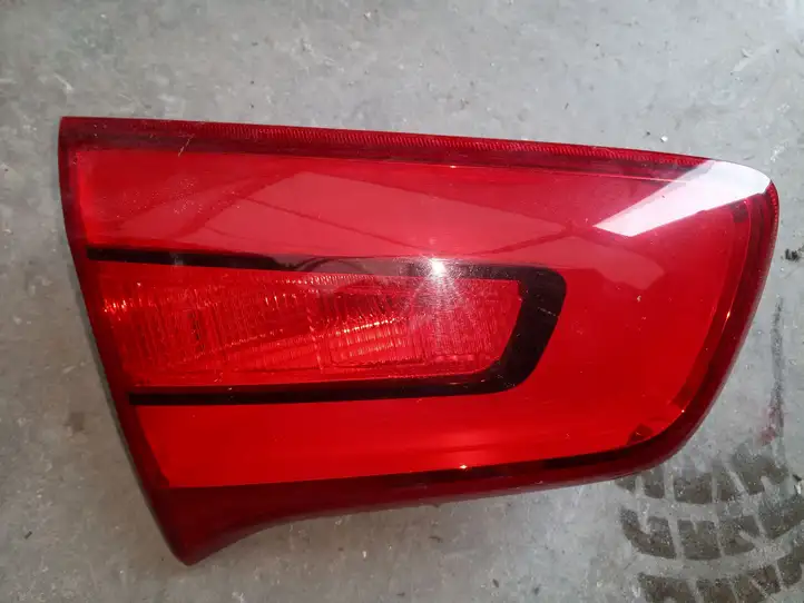 Kia Sportage (2010 - 2014) Задний фонарь в крышке багажника — фото 1