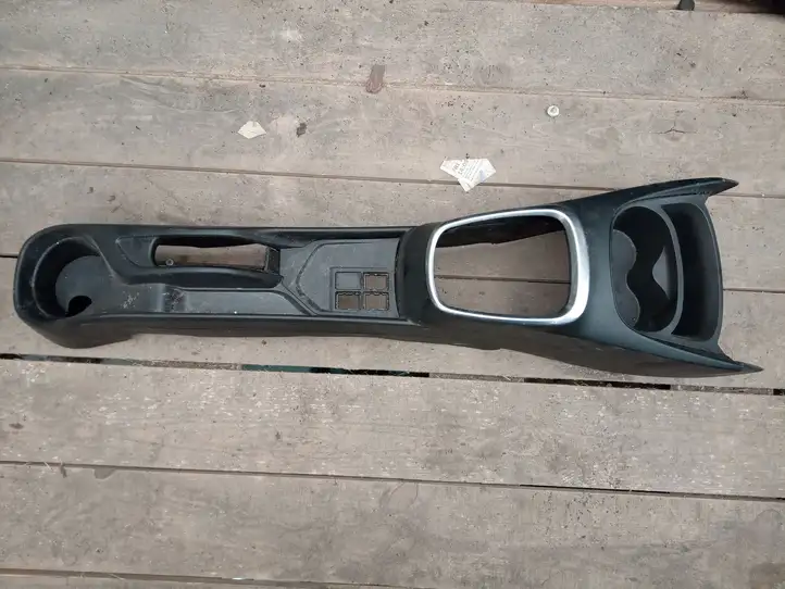 Toyota Yaris (2014 - 2019) Центральная консоль — фото 1