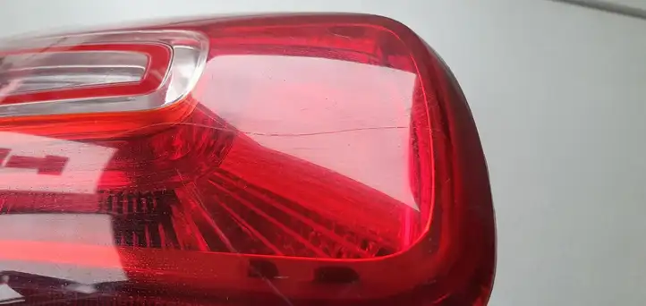 Kia Sportage (2010 - 2014) Задний фонарь в крышке багажника — фото 5