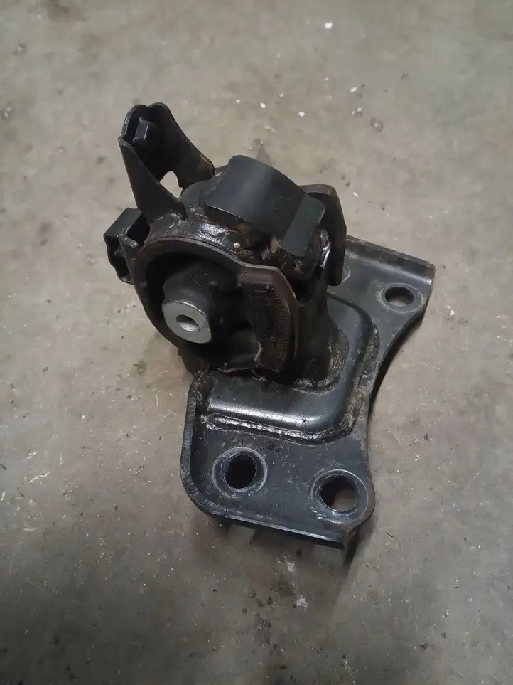 Toyota Auris E180 (2012 - 2018) Опора двигателя — фото 2