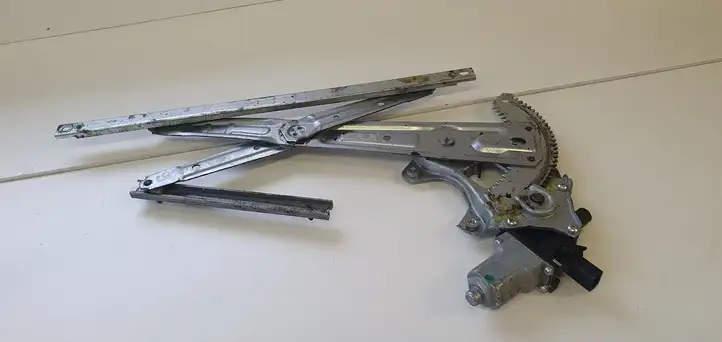 Honda CR-V (2012 - 2016) Мотор стеклоподъемника передний — фото 1
