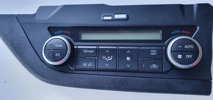 Toyota Auris E180 (2012 - 2018) Блок управления климат-контролем — фото 4