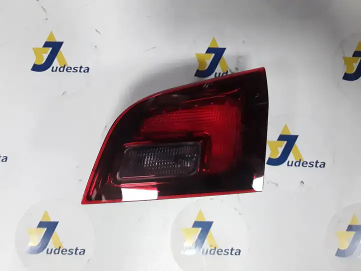 Opel Astra J (2009 - 2012) 13314053 Задний фонарь в крышке багажника — фото 1