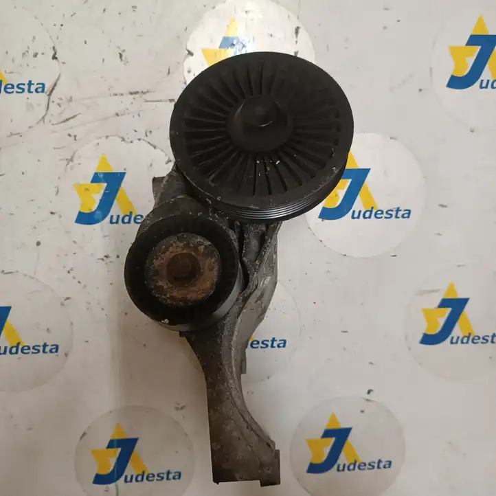 Opel Astra J (2009 - 2012) 55570104 Кронштейн генератора — фото 2