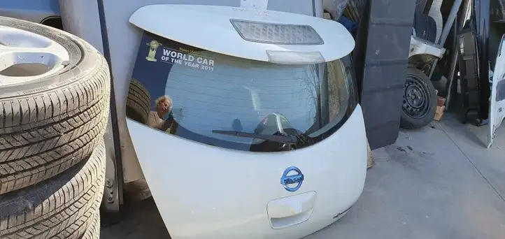 Nissan Leaf I (ZE0) (2010 - 2017) Крышка багажника — фото 1