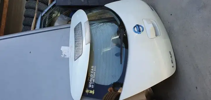 Nissan Leaf I (ZE0) (2010 - 2017) Крышка багажника — фото 2