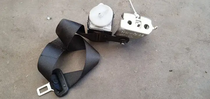 Toyota Auris E180 (2012 - 2018) Задний ремень безопасности — фото 2